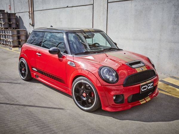 OZ_Racing_Anniversary_45_Black_Diamond_Lip_Mini_John_Cooper_Works_2_x.jpg