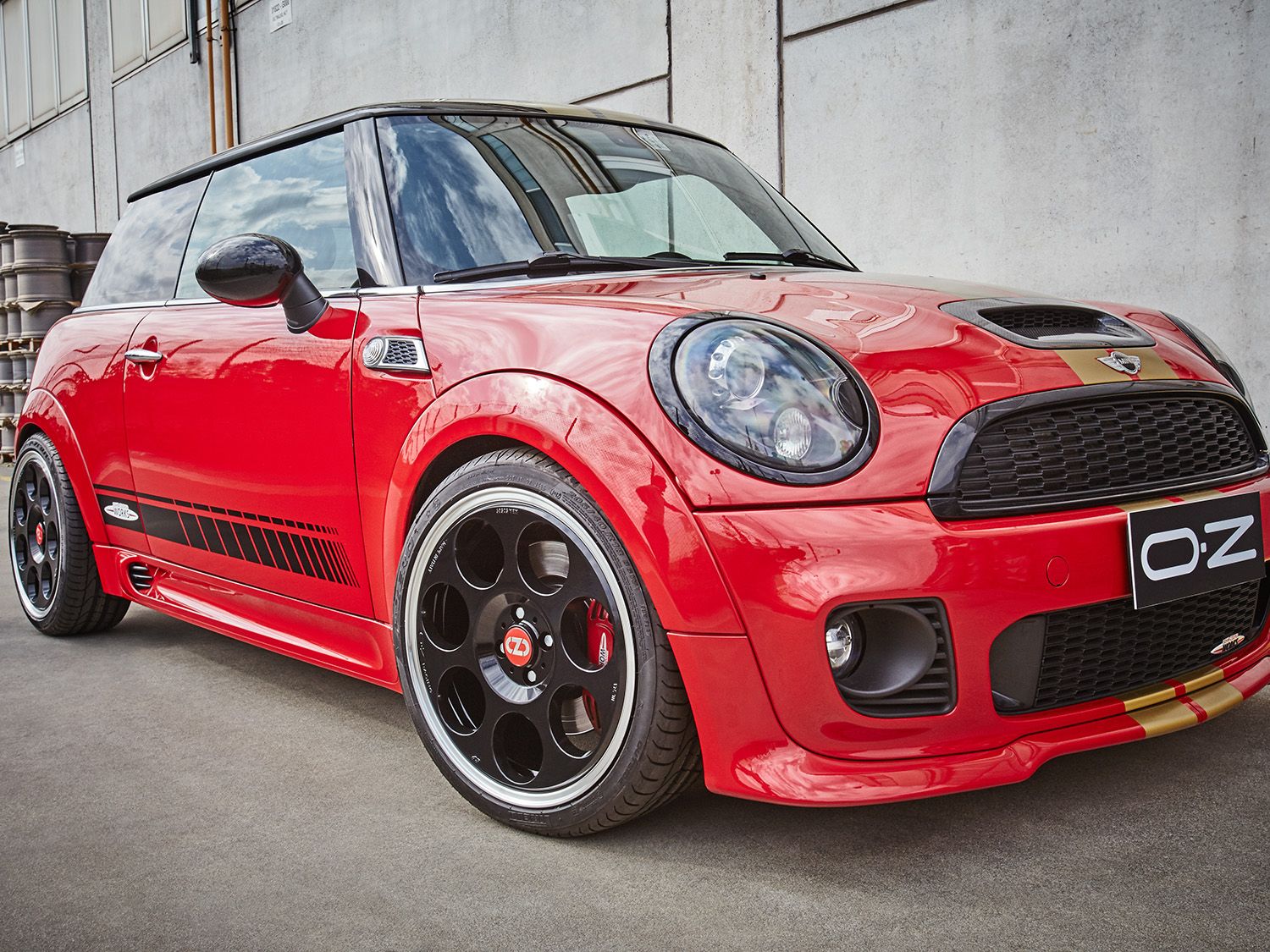 OZ_Racing_Anniversary_45_Black_Diamond_Lip_Mini_John_Cooper_Works_8_x.jpg